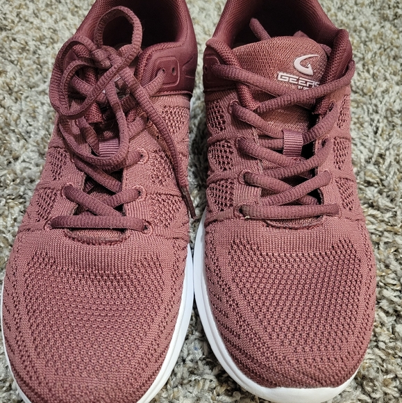 Maroon women's athletic shoes, 8.5 - Picture 1 of 6